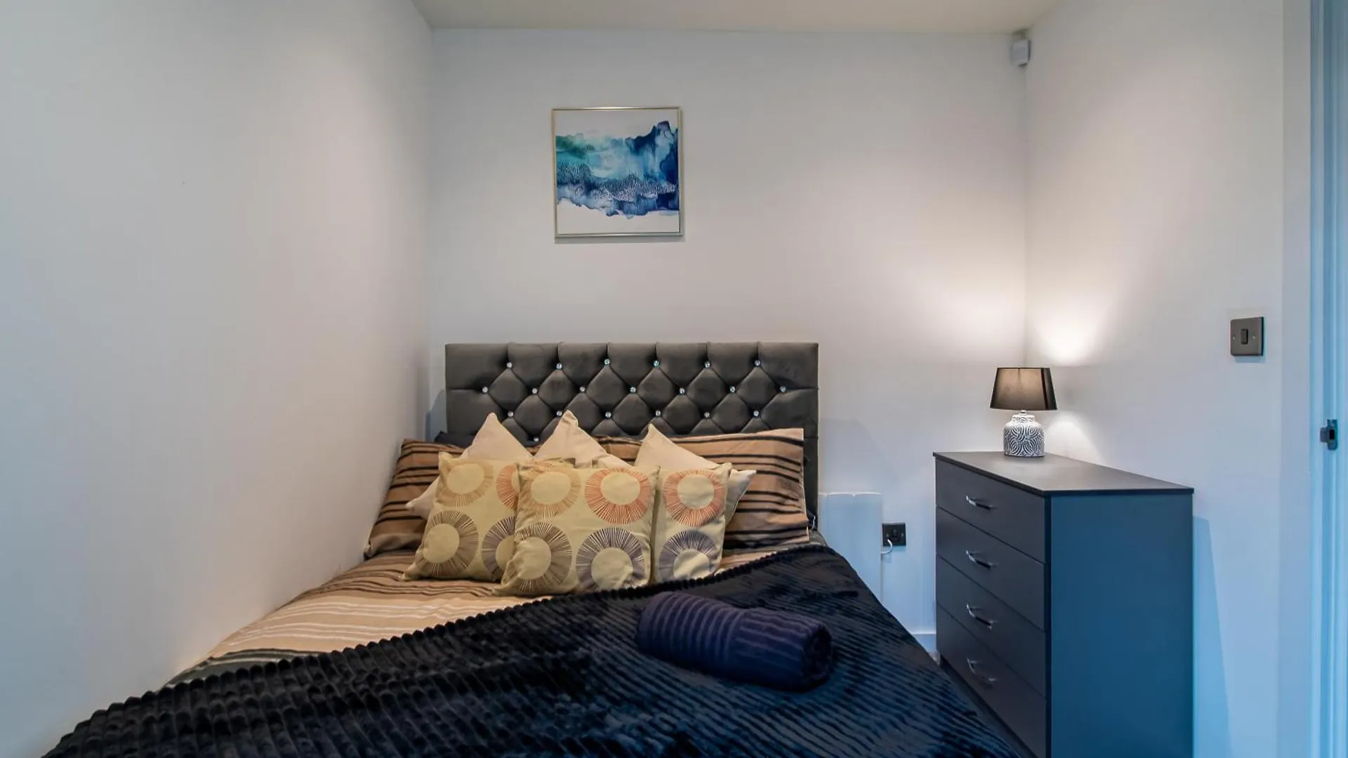 Modern 4-Bed Townhouse, Conveniently Located Near Leeds City Centre - Perfect For Corporate Stays 0*, Leeds (West Yorkshire) Wielka Brytania