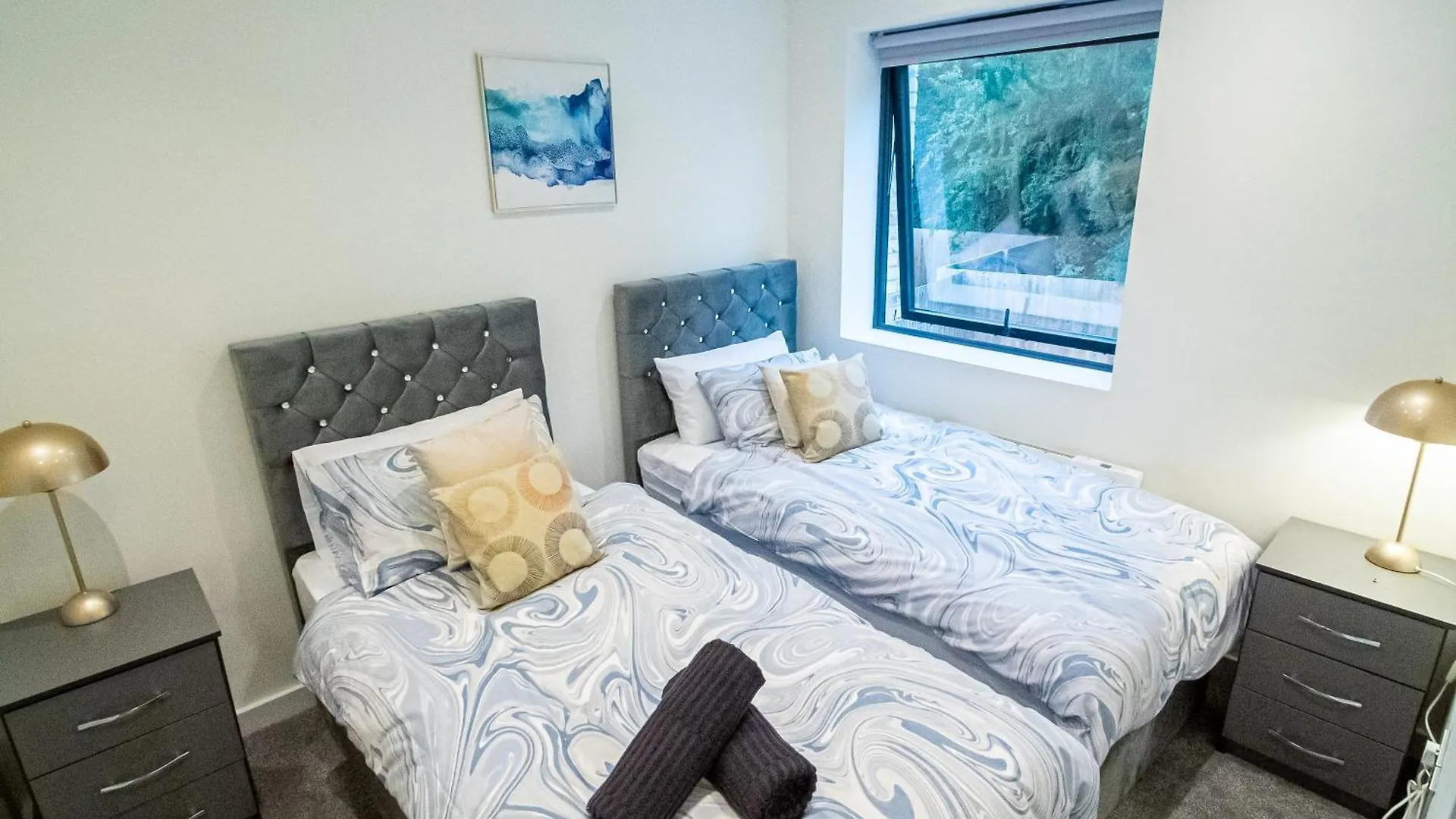 Modern 4-Bed Townhouse, Conveniently Located Near Leeds City Centre - Perfect For Corporate Stays