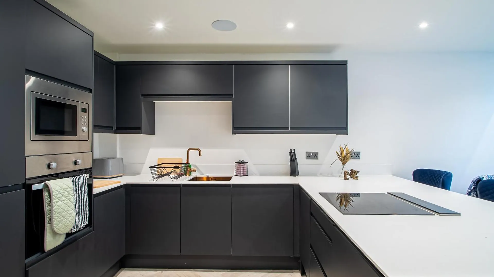 Modern 4-Bed Townhouse, Conveniently Located Near Leeds City Centre - Perfect For Corporate Stays 0*, Leeds (West Yorkshire)