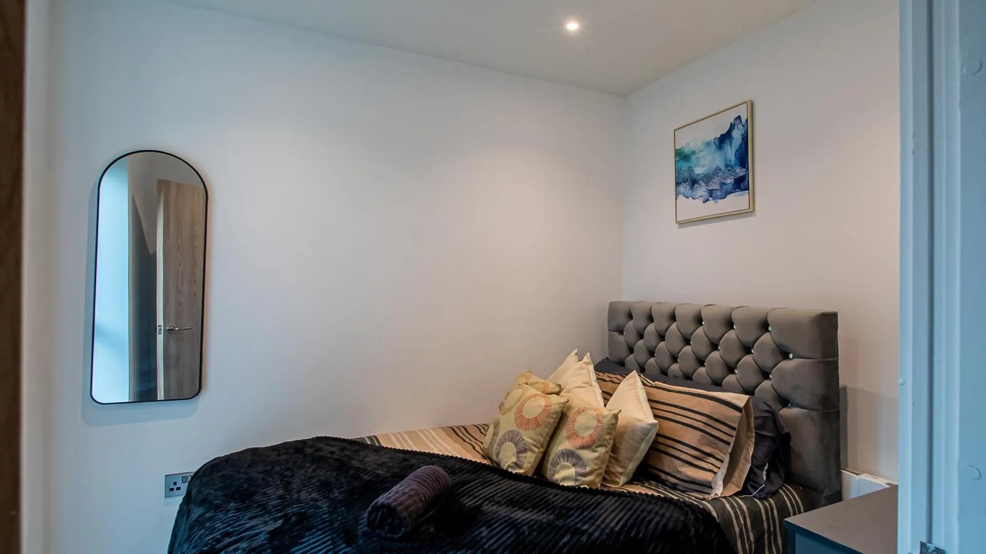 Modern 4-Bed Townhouse, Conveniently Located Near Leeds City Centre - Perfect For Corporate Stays Appartement