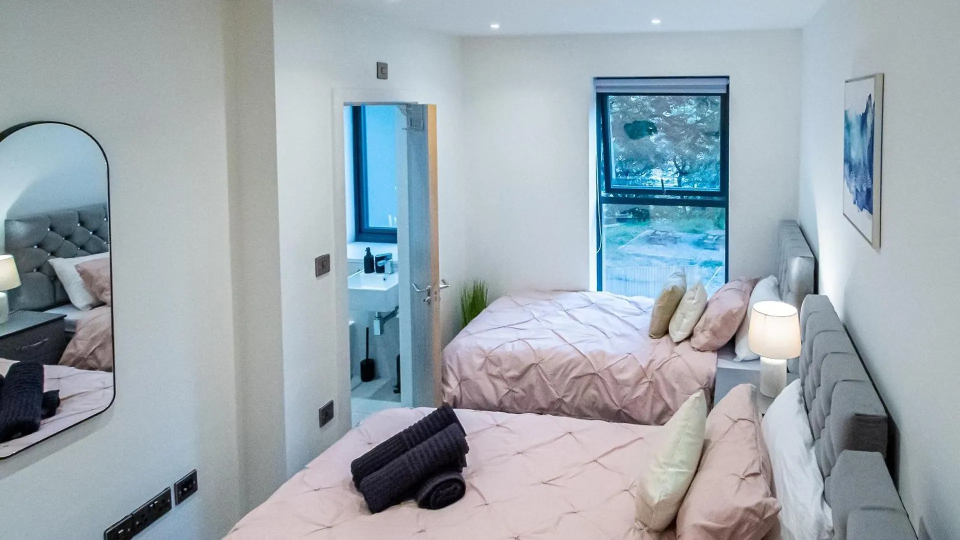 Modern 4-Bed Townhouse, Conveniently Located Near Leeds City Centre - Perfect For Corporate Stays 0*, Leeds (West Yorkshire) Verenigd Koninkrijk